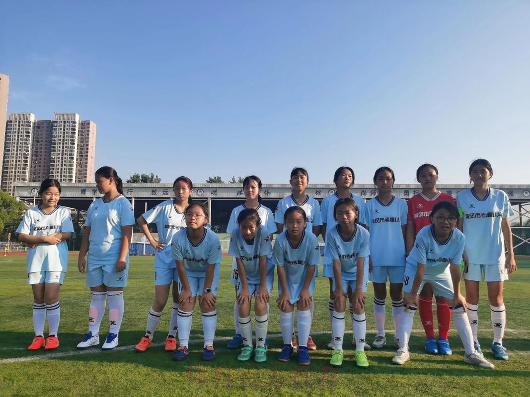 中国女足U-14少年队走进安康市第一小学 中国女足U-14少年队走进安康市第一小学